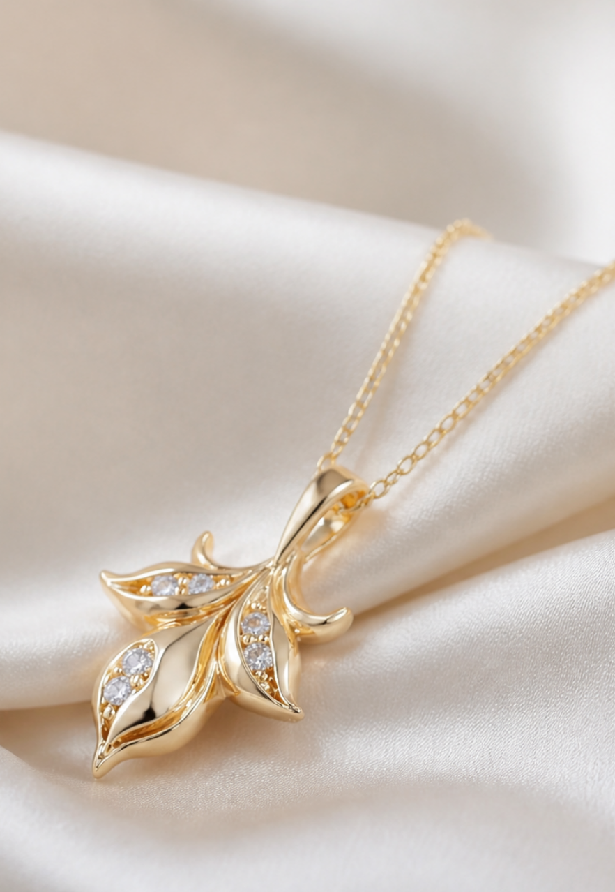 Petal Light Diamond Pendant Necklace